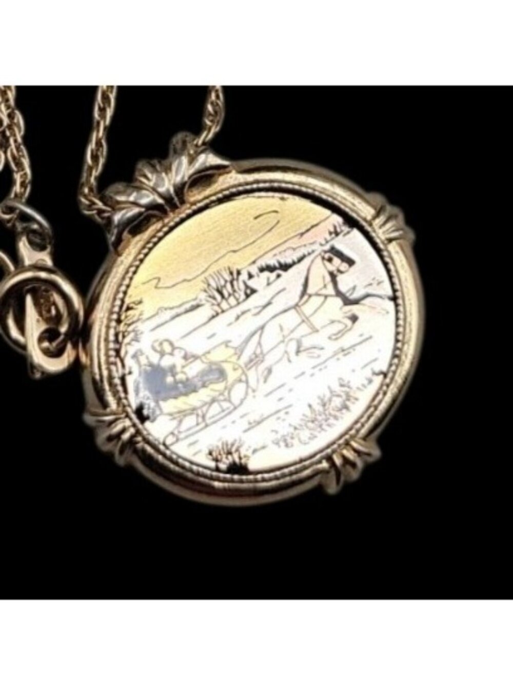 Vintage 1982 Avon Country Christmas Pendant Necklace 18" Gold Tone Chain - Picture 10 of 11